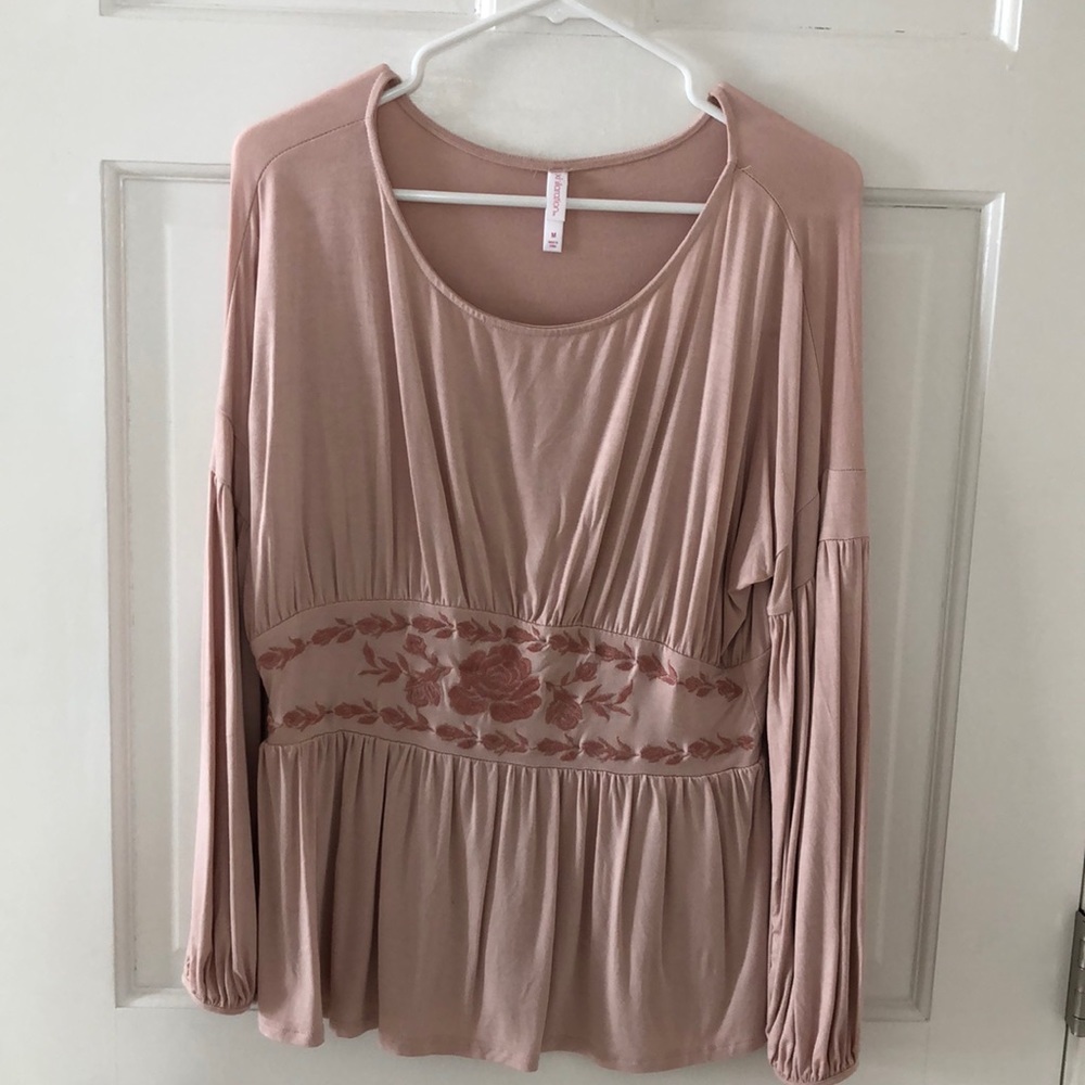 Xhiliration - size Medium Top